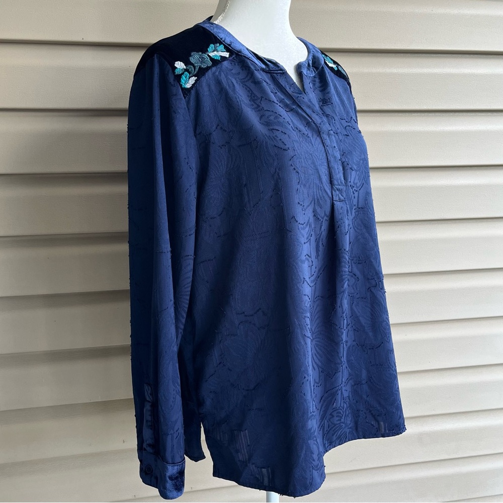 •Chico's• Popover Blouse with Embroidered Floral Velvet Detail - Size 12 - Picture 5 of 10